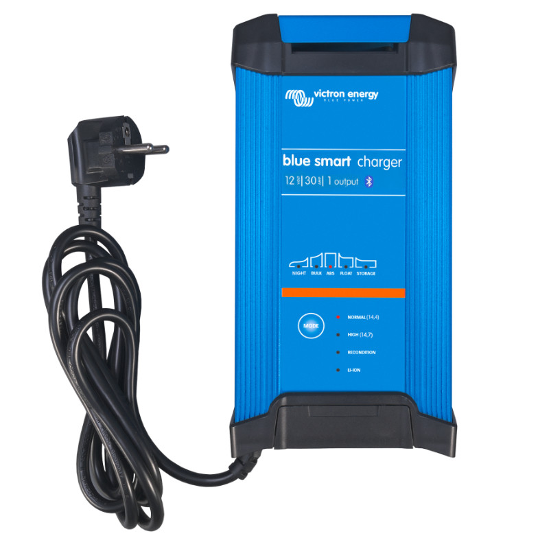 Blue Smart IP22 Charger 12/30 (1)