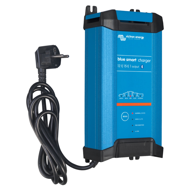 Blue Smart IP22 Charger 12/15 (1)